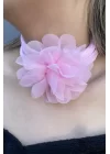 Pembe Renk Çiçek Detaylı Choker Kolye