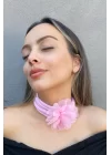 Pembe Renk Çiçek Detaylı Choker Kolye