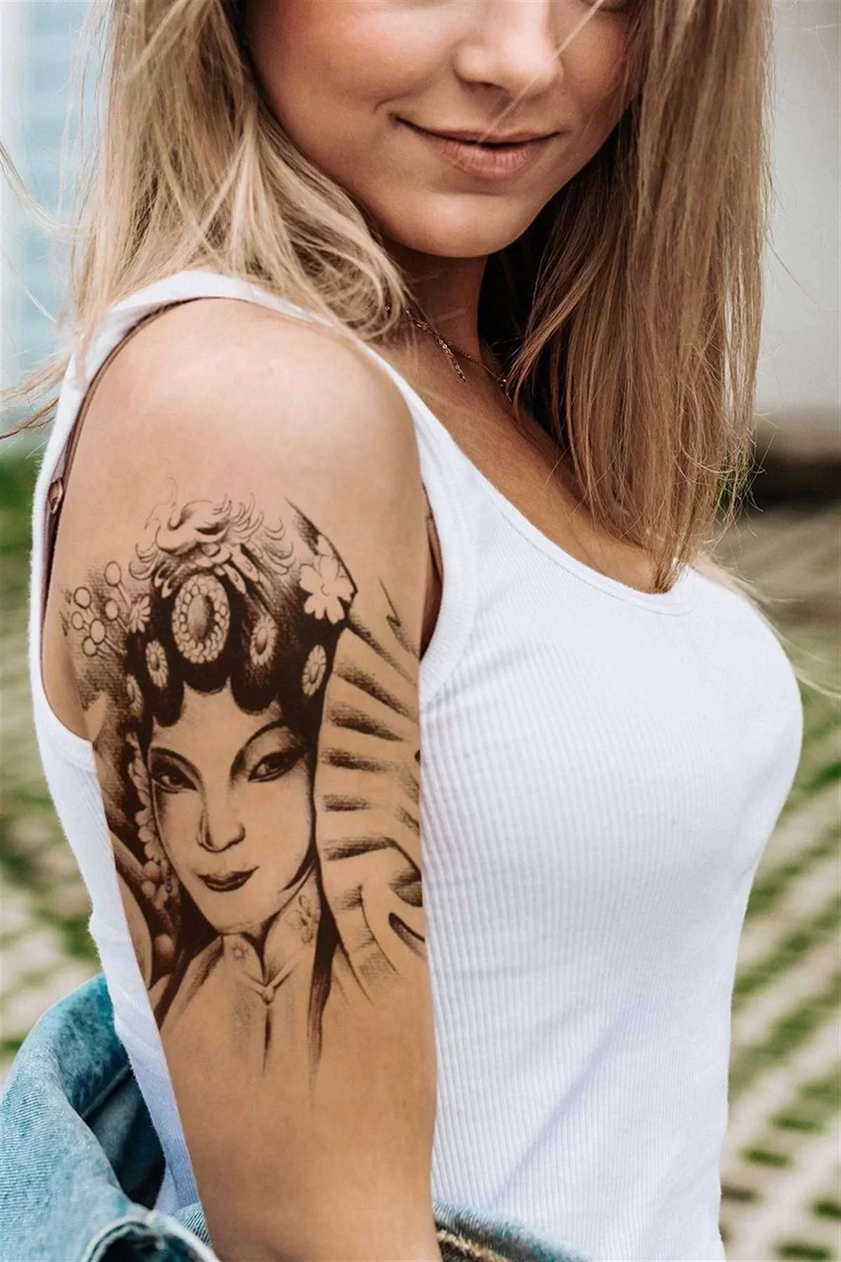 Geçici Kadın Modelli Dövme Tattoo