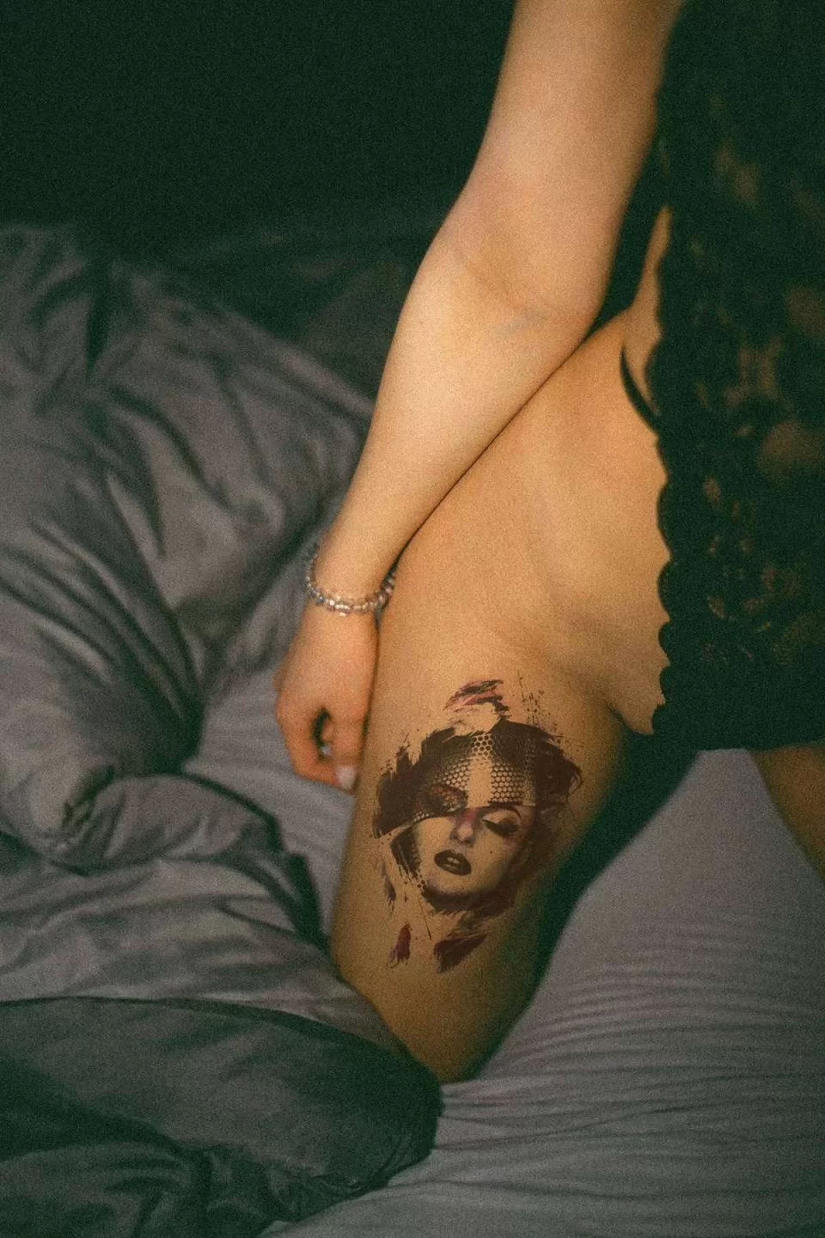 Geçici Kadın Modelli Dövme Tattoo