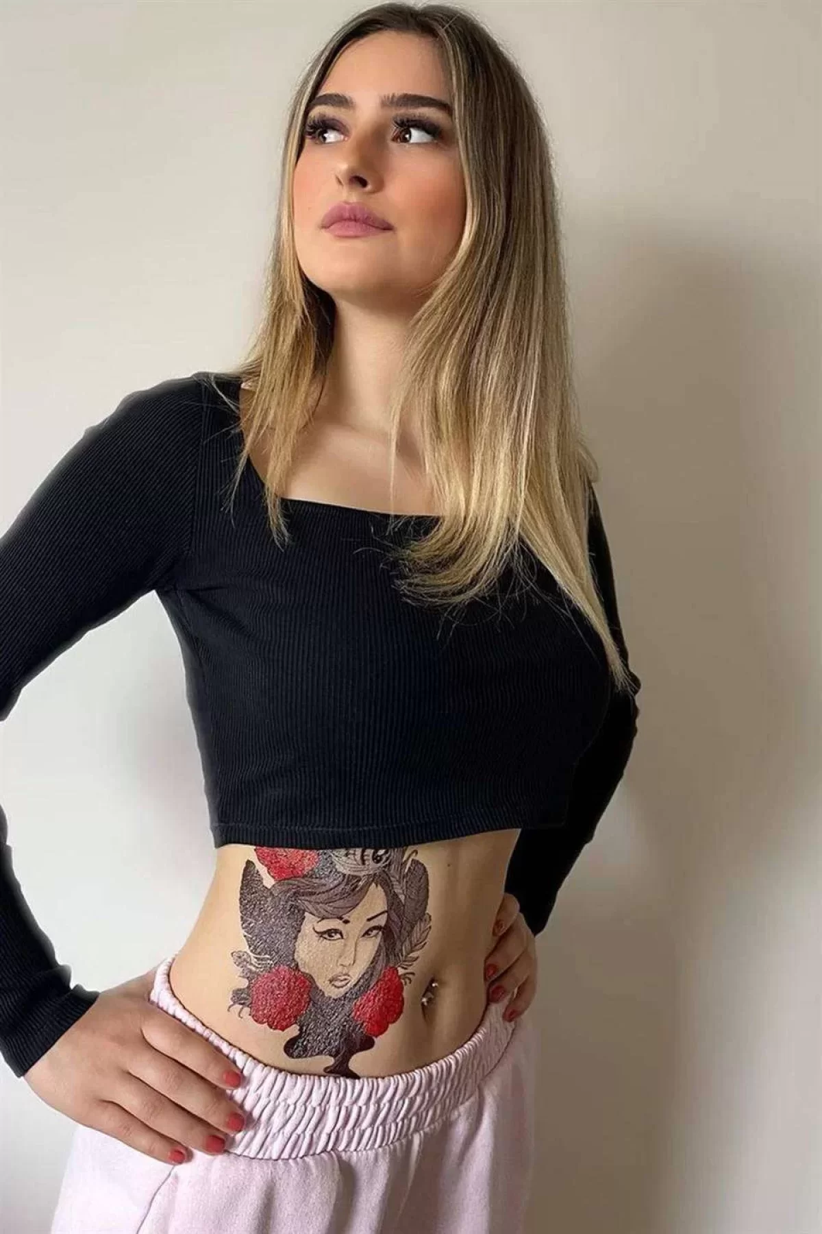 Geçici Kadın Ve Gül Modelli Dövme Tattoo