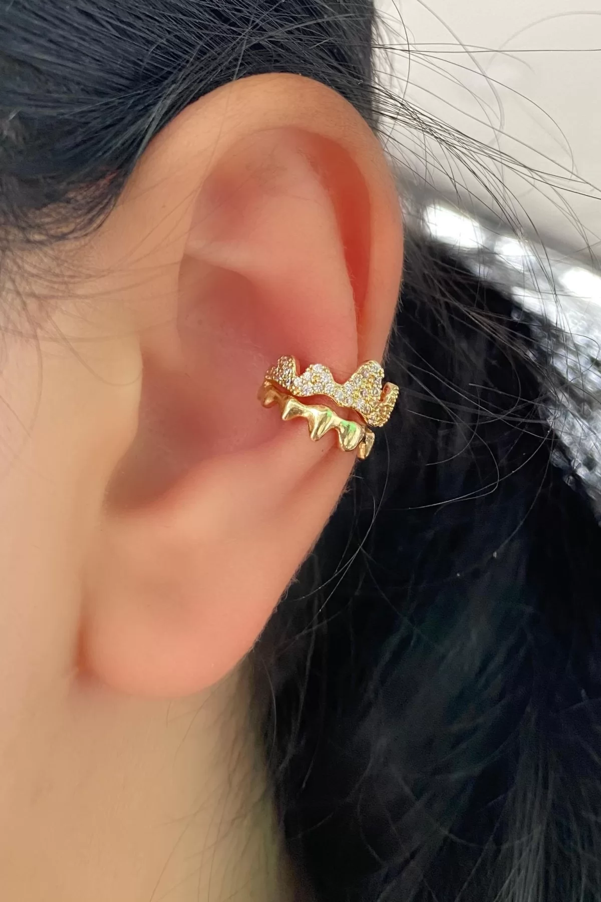 Altın Renk Taş Detaylı Ear Cuff Küpe (Tek)