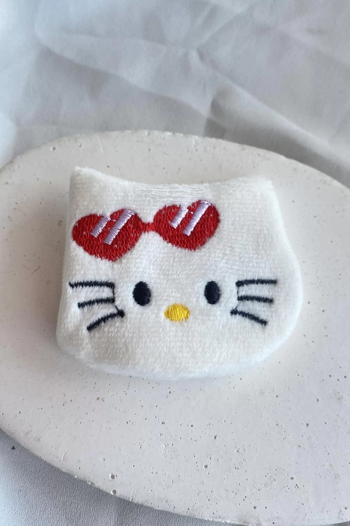 Beyaz Renk Hello Kitty Figürlü Yan Toka