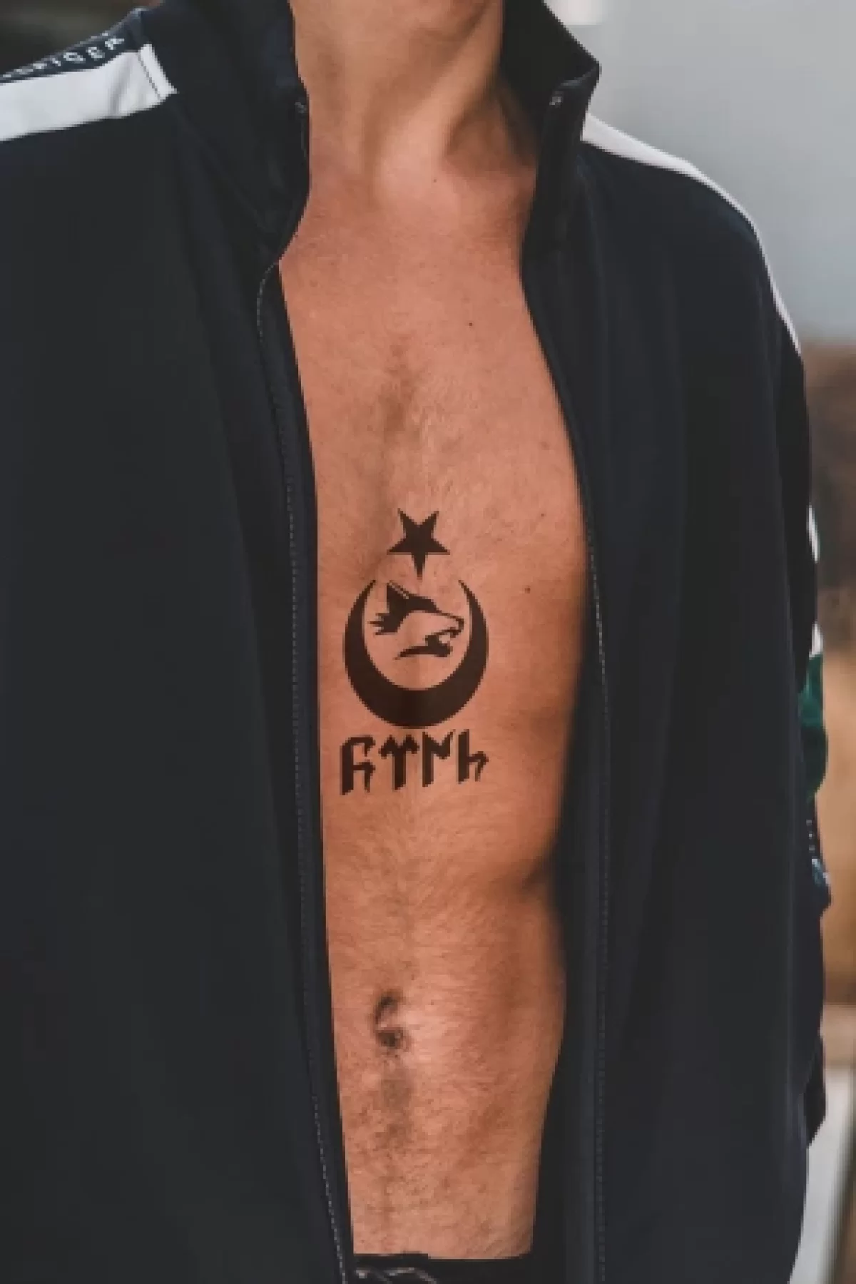 Geçici Ayyıldız Kurt Ve Türk Yazılı Dövme Tattoo