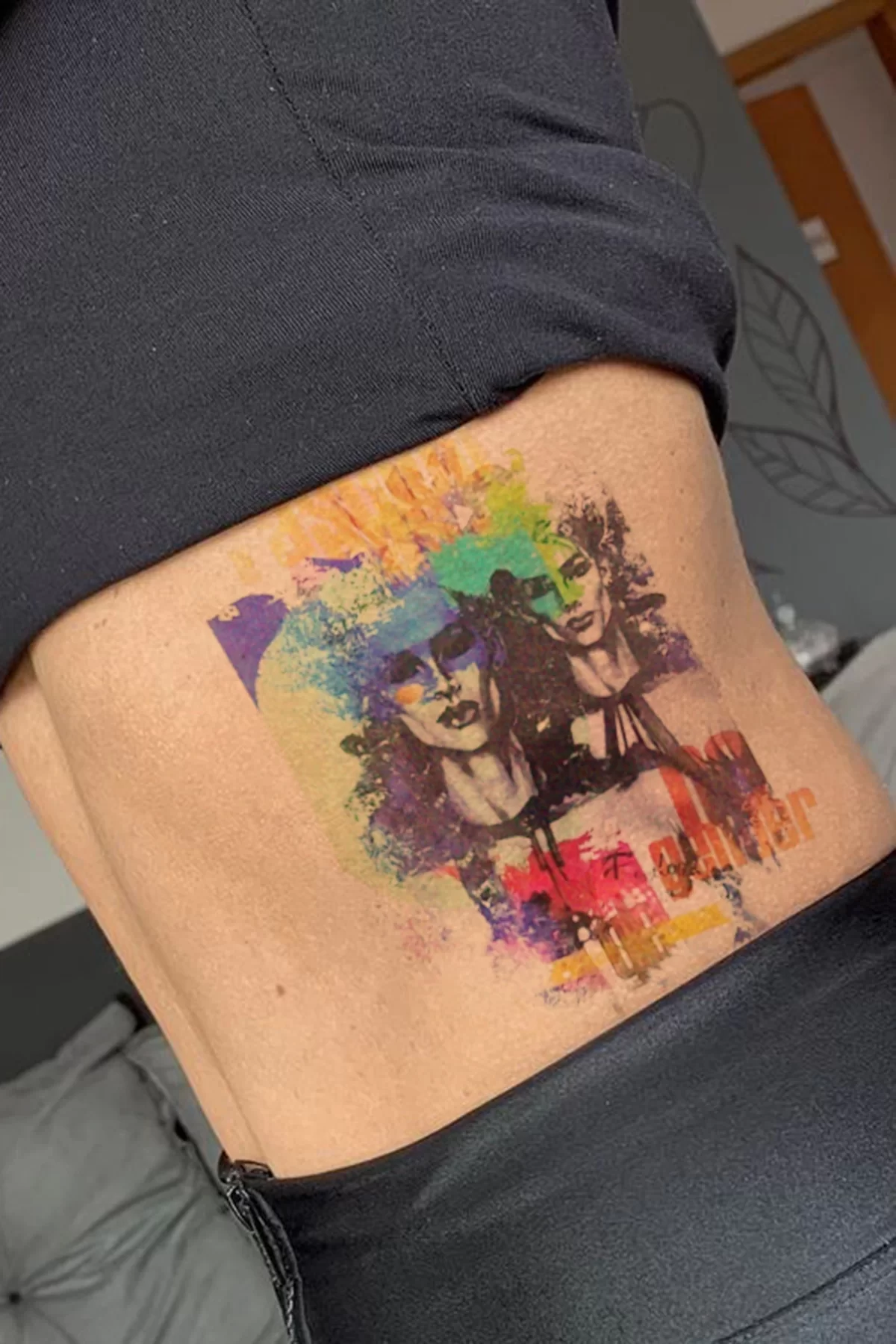 Geçici Yazılı Ve Kadın Modelli Dövme Tattoo