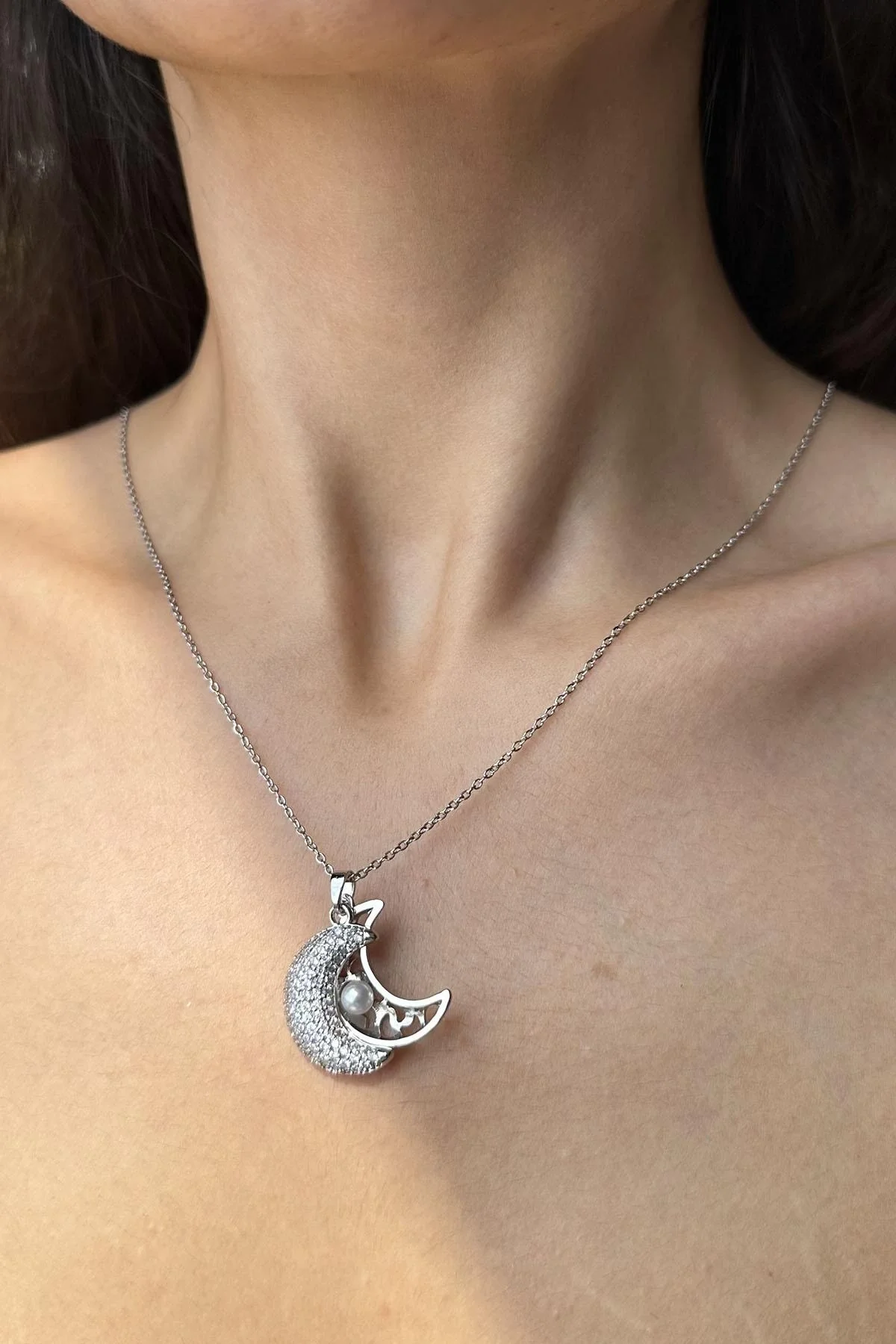 Gümüş Renk Ay Figürlü Taş Detaylı Çelik Kolye