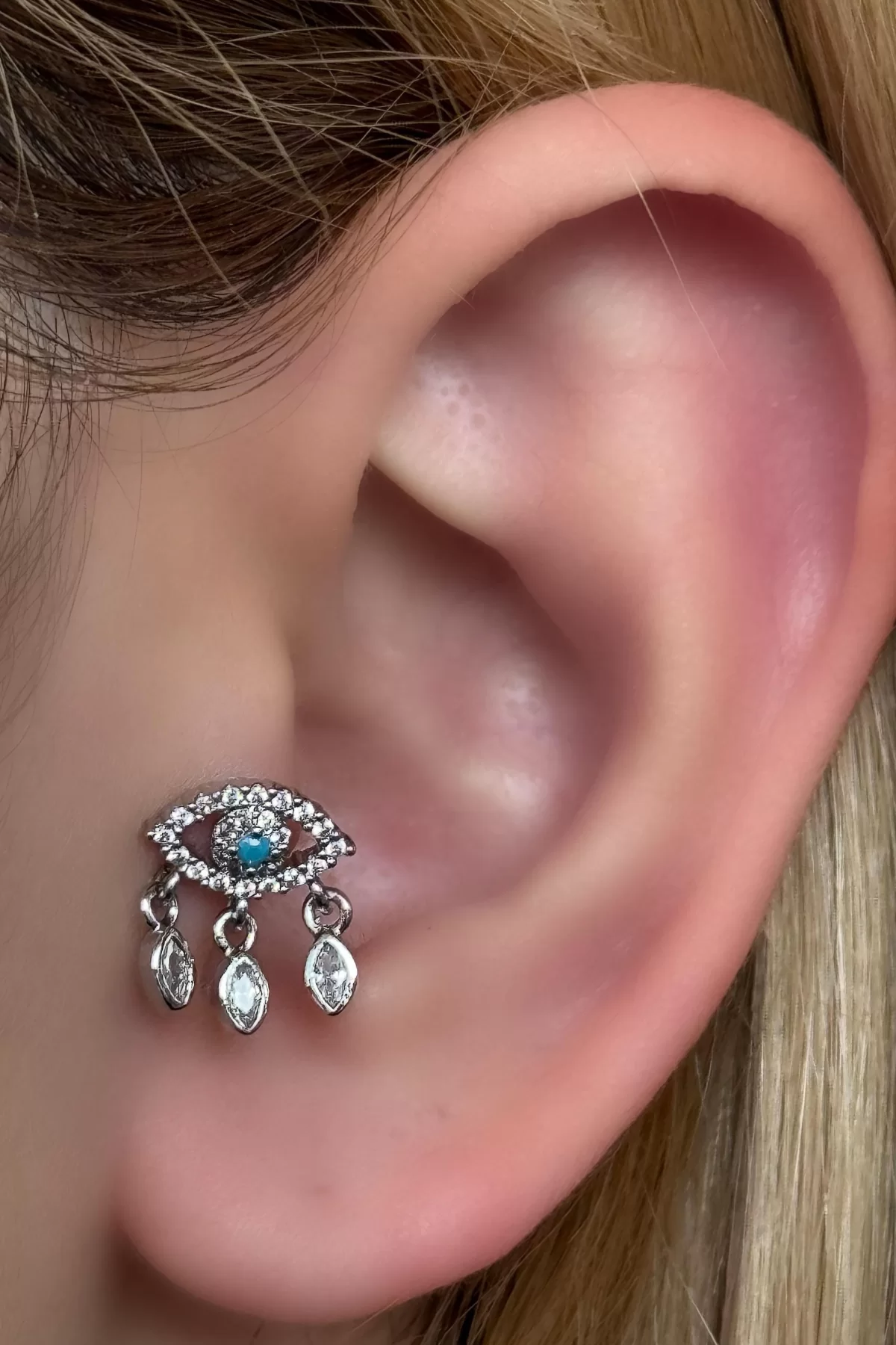 Gümüş Renk Göz Figürlü Taşlı Cerrahi Çelik Tragus/Kıkırdak Küpe/Piercing (Tek)