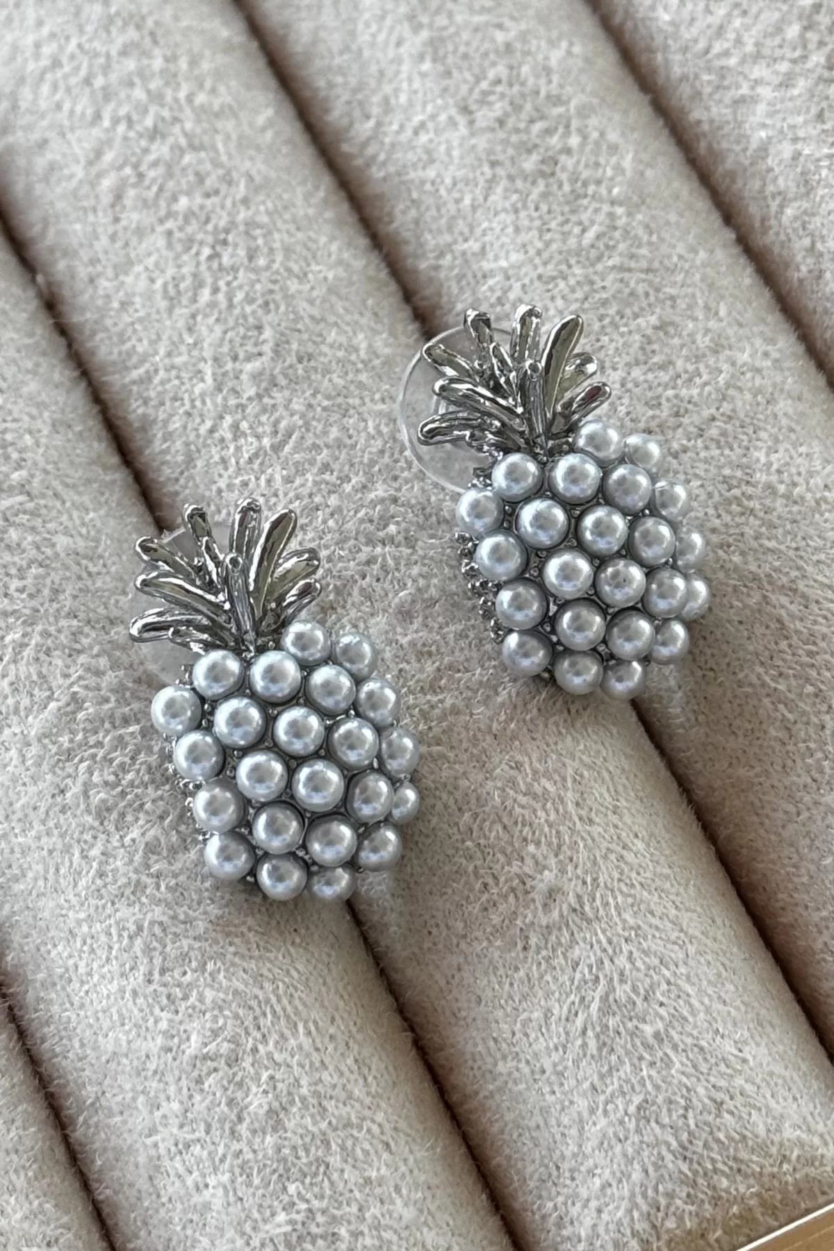 Gümüş Renk İncili Ananas Figürlü Küpe (Çift)