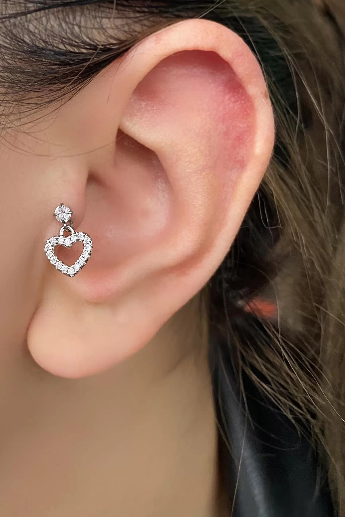 Gümüş Renk Kalp Figürlü Taş Detaylı Cerrahi Çelik Tragus/kıkırdak Küpe/piercing (tek)