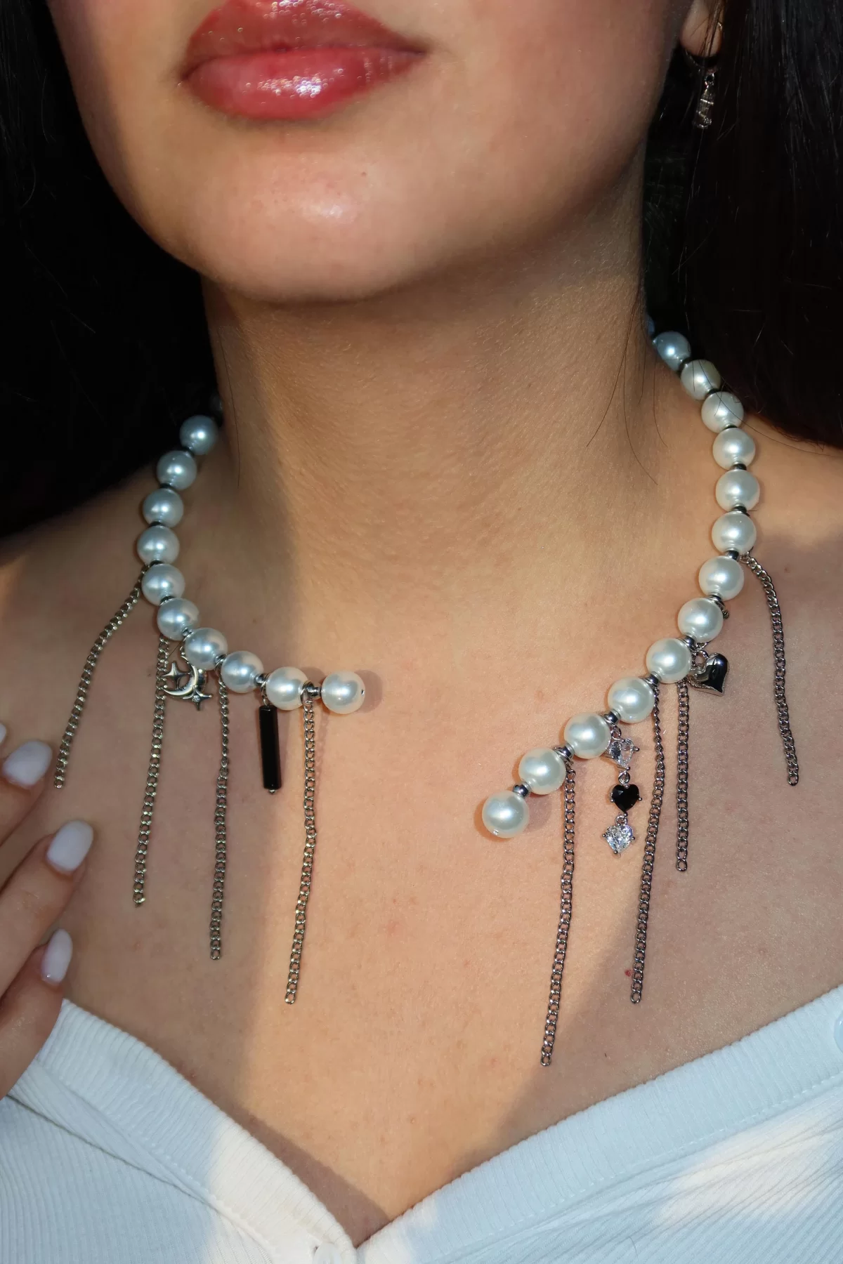 Gümüş Renk Karışık Figürlü İncili Choker Kolye