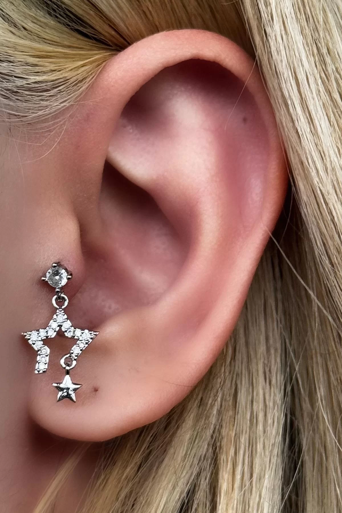 Gümüş Renk Yıldız Figürlü Taş Detaylı Çelik Tragus/Kıkırdak Küpe/Piercing (Tek)