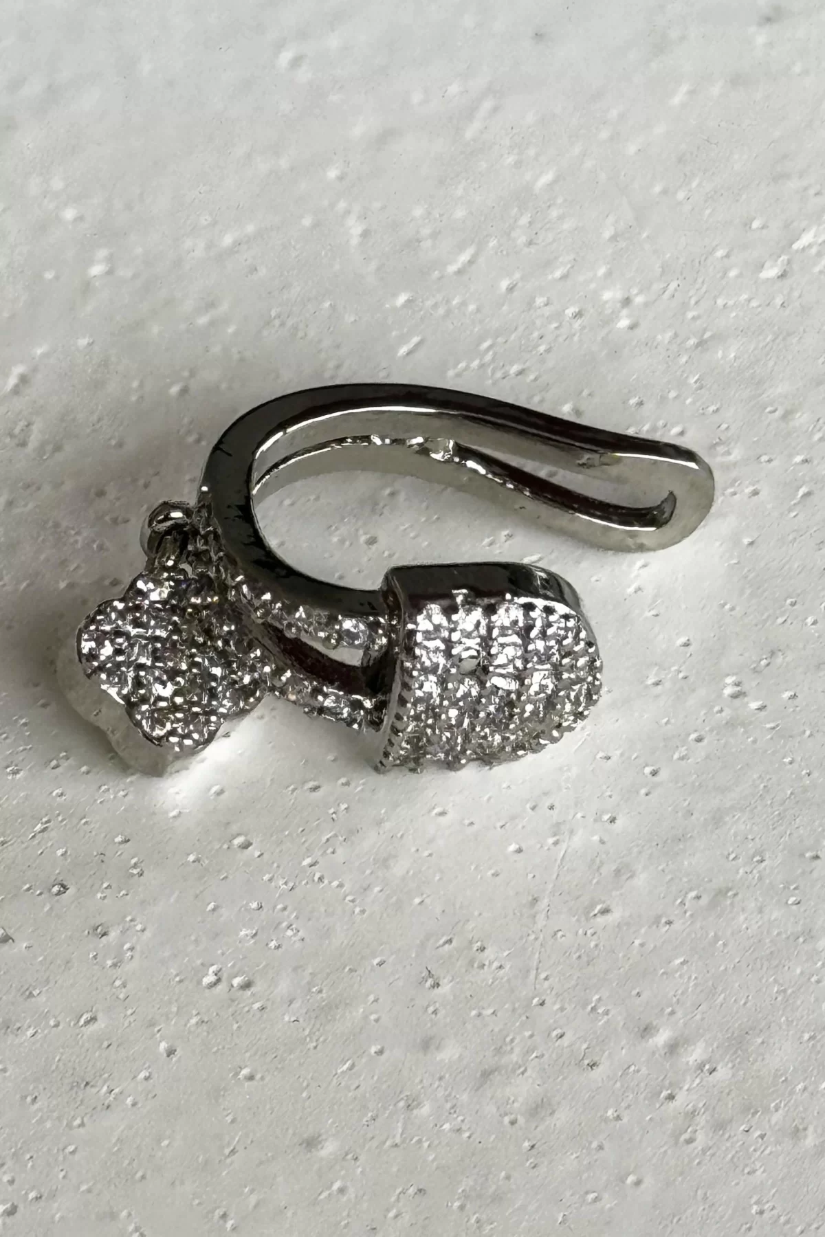 Gümüş Renk Yonca Figürlü Çelik Ear Cuff Küpe (Tek)