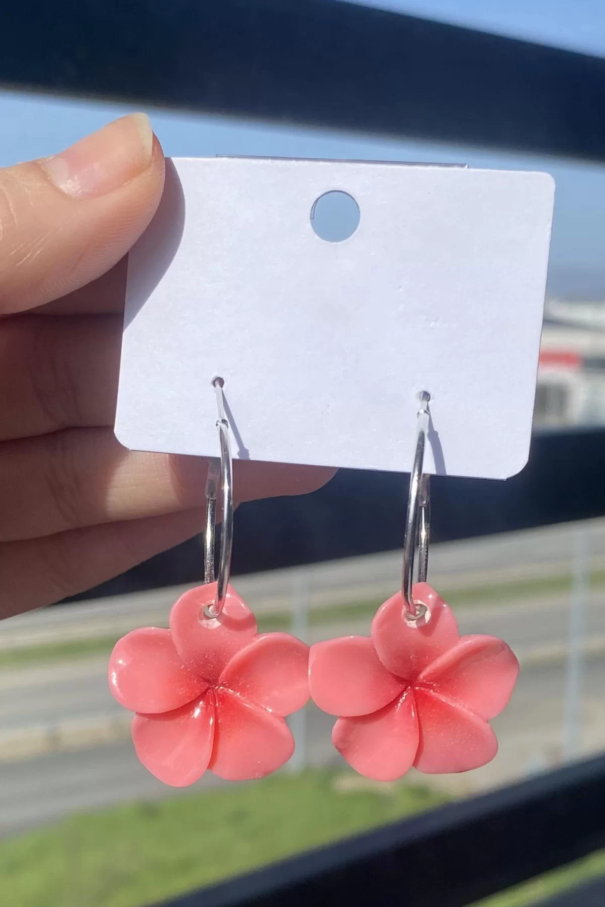 Koyu Pembe Renk Sallantılı Lotus Küpe (Çift)