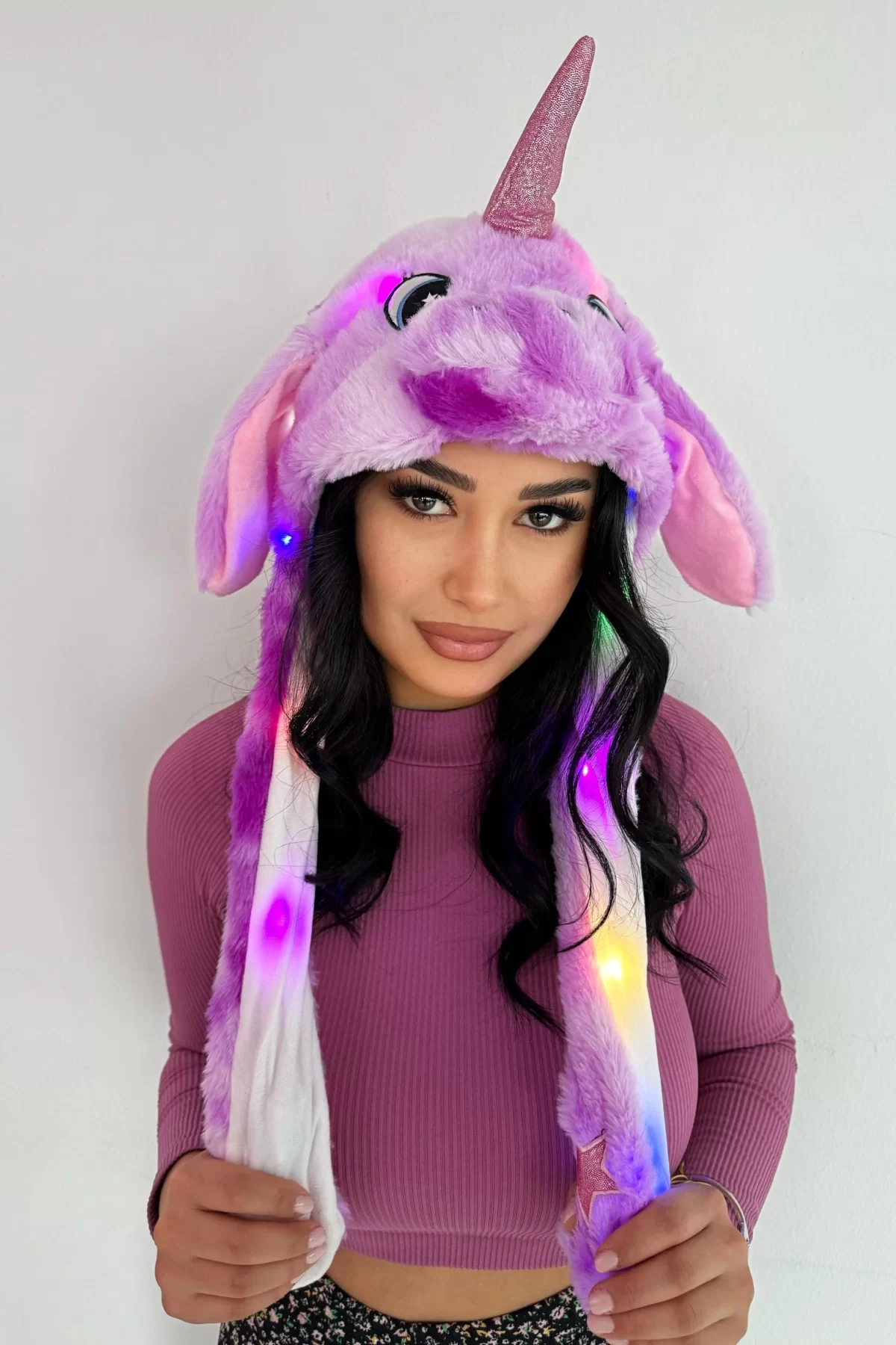 Mor Renk Unicorn Figürlü Işıklı Kulakları Oynayan Peluş Şapka