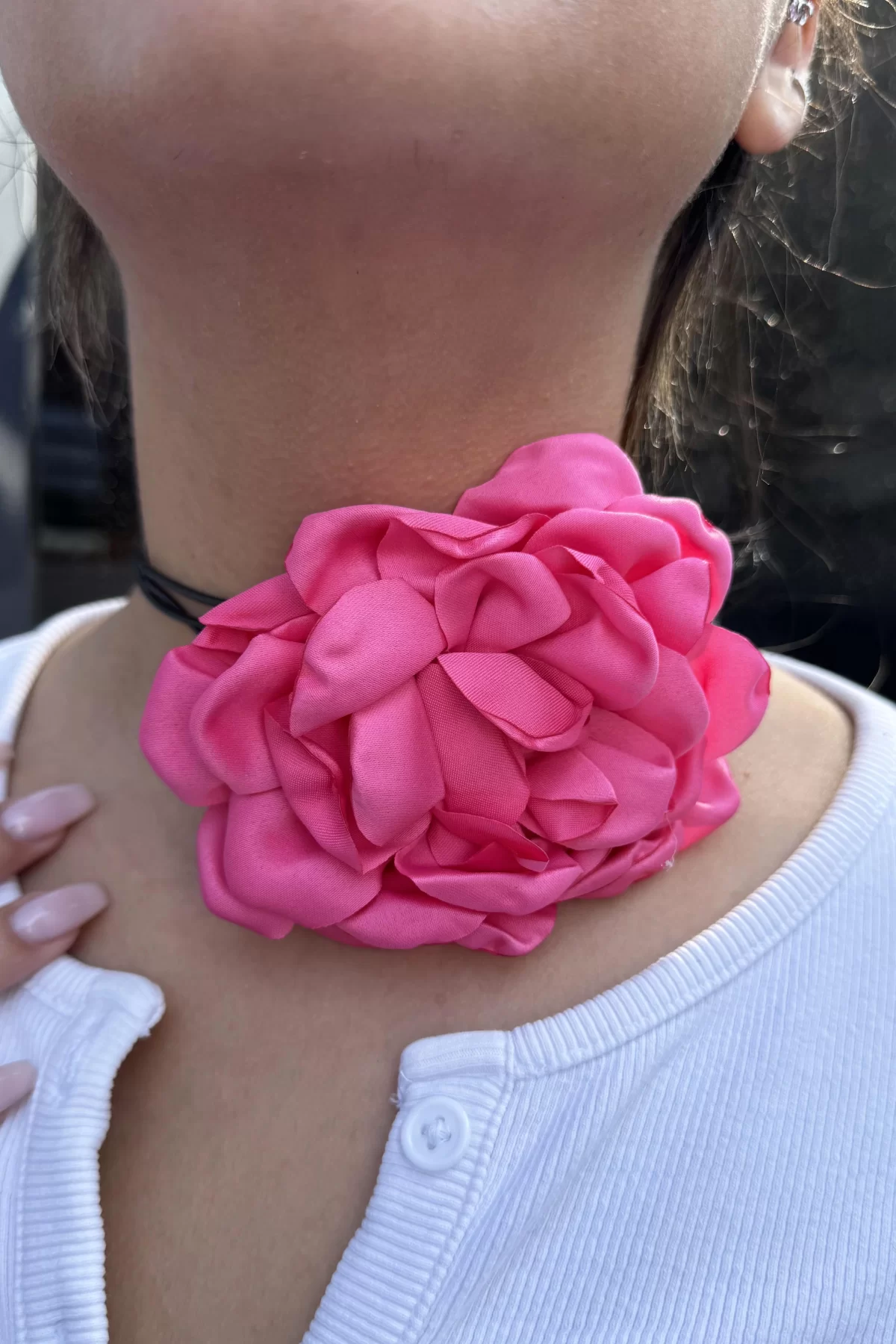 Pembe Renk Gül Detaylı İpli Choker Kolye