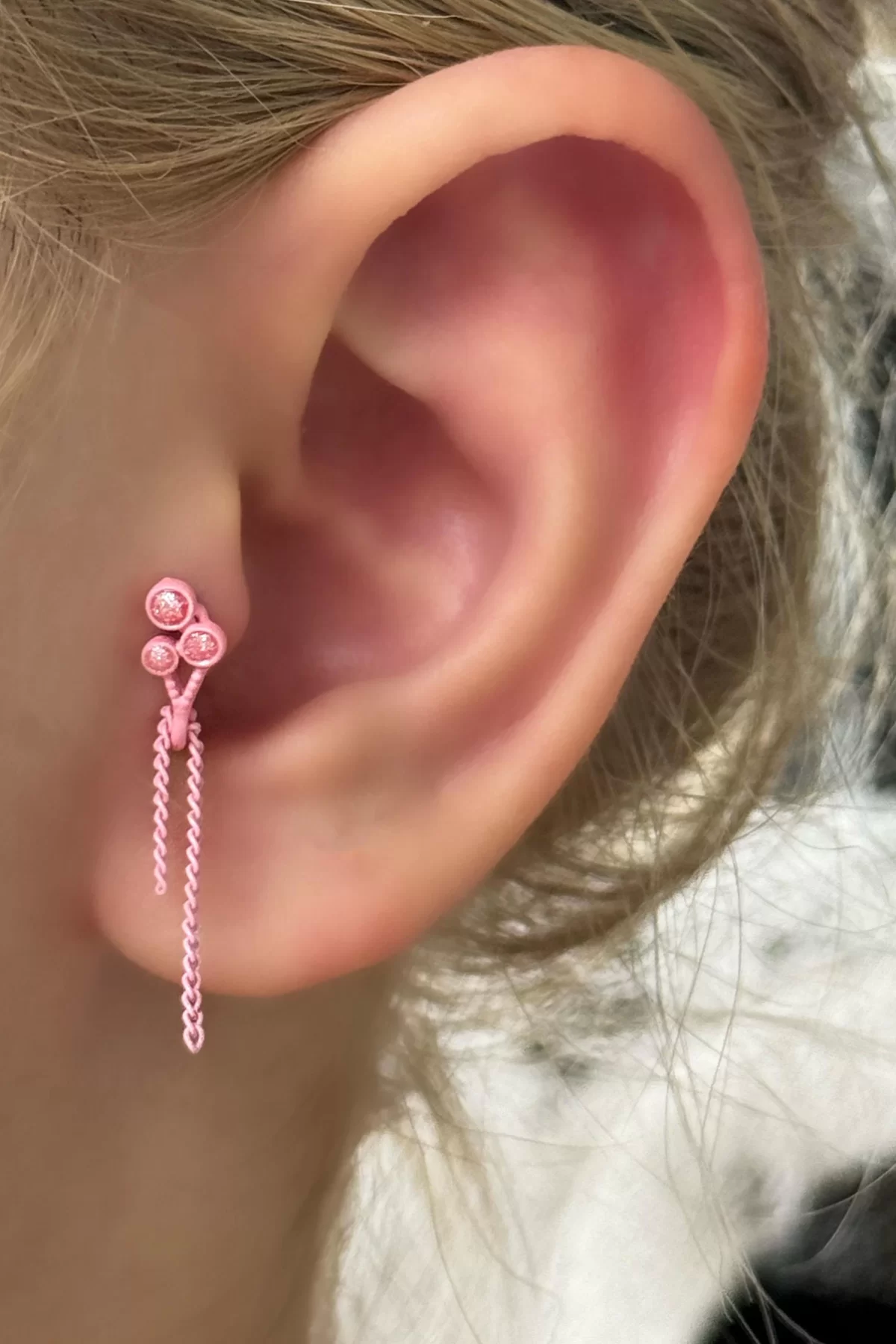 Pembe Renk Zincir Detaylı Cerrahi Çelik Tragus/kıkırdak Küpe (tek)