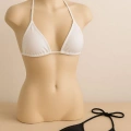 Kadın Siyah Ve Beyaz Minimal Kesim Üçgen Bikini Üstü
