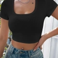 Kadın Siyah Yarım Kol Düz Yaka Crop Top Bluz