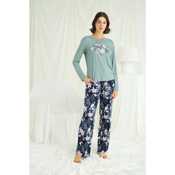 Çiçek Ve Yaprak Desenli Baskılı Pijama Takımı