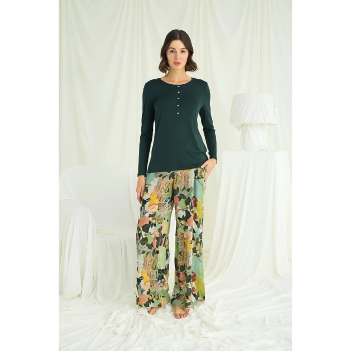 Çiçek ve Yaprak Desenli Pijama Takımı