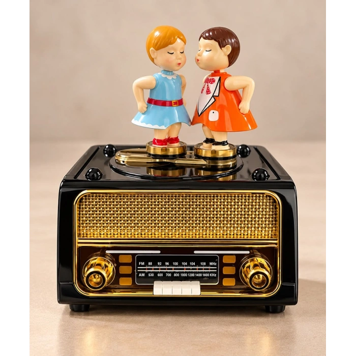 Dans Eden Çift Müzik Kutusu