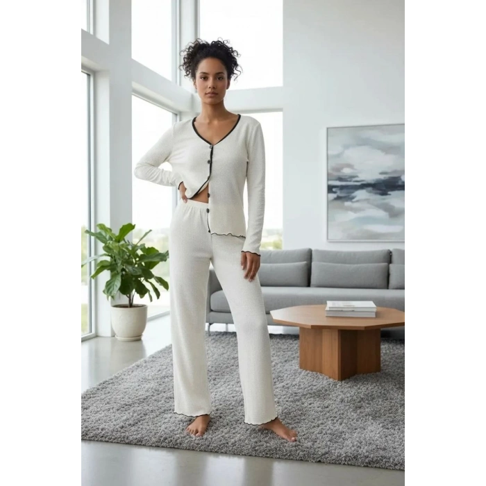 Kadın Beyaz V Yaka Düğmeli Örme Kumaş Rahat Pijama Takımı
