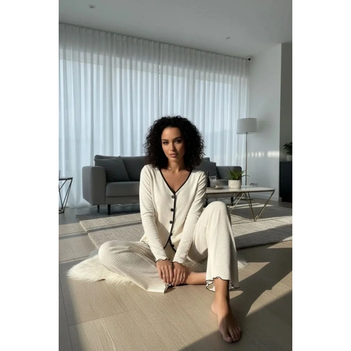Kadın Beyaz V Yaka Düğmeli Örme Kumaş Rahat Pijama Takımı