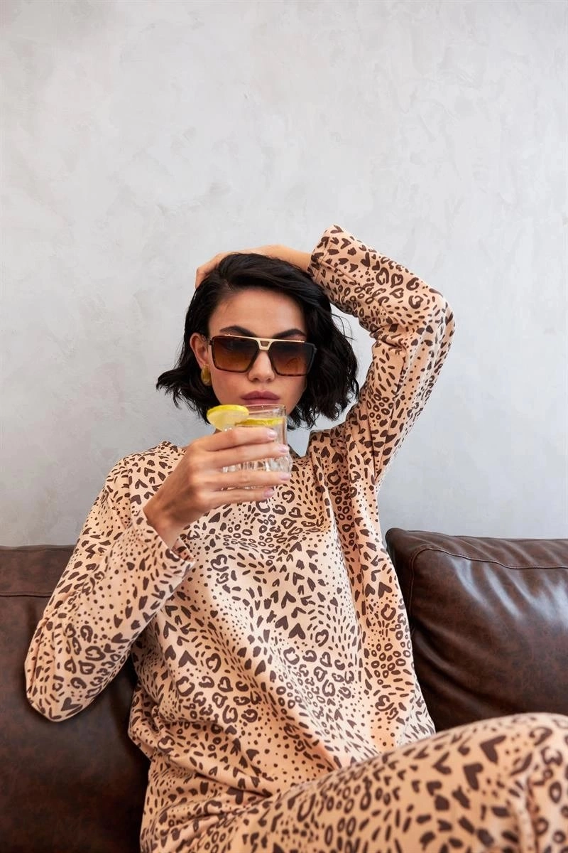 Kadın Oversize Bej Leopar Desenli Pamuklu Kalın Pijama Takımı