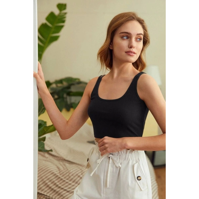 Kadın Siyah Kalın Askılı Crop Top Büstiyer Esnek Kumaş Şık Basic Kadın Üst Giyim
