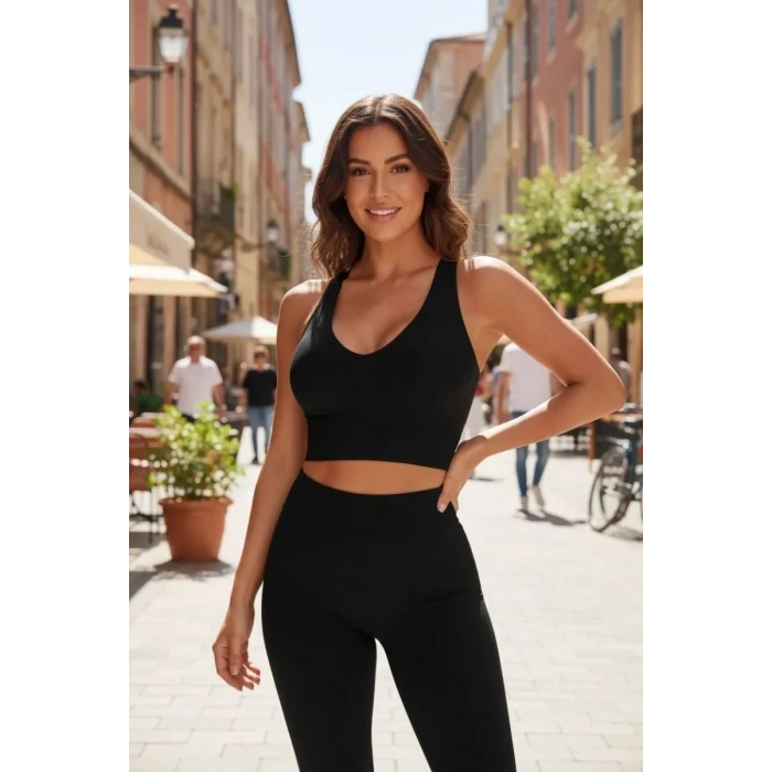 Kadın Siyah Modern Fit Derin Göğüs Dekolteli Şık Crop Top Bluz