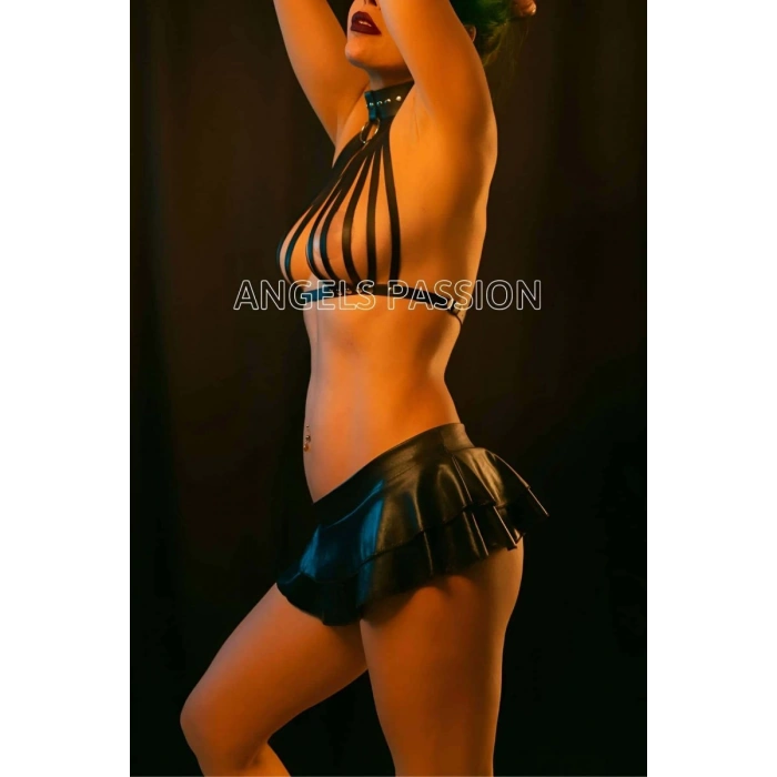 Seksi Tasma Detaylı Deri Göğüs Üzeri Aksesuar - 551