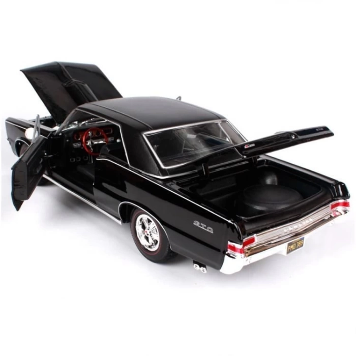 1:18 1965 Pontiac GTO Hurst Edition