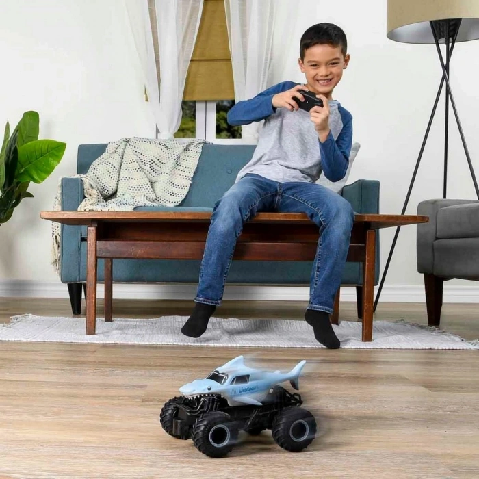 1:24 Monster Jam Megalodon Uzaktan Kumandalı Araba