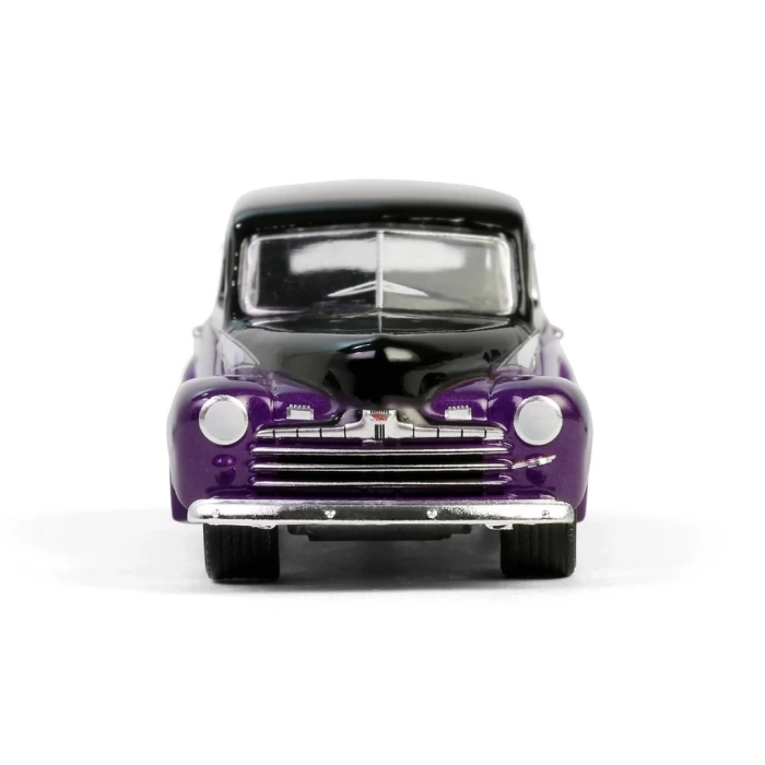 Greenlight 1/64 California Lowriders Series 6- 1946 Fordor Super Deluxe