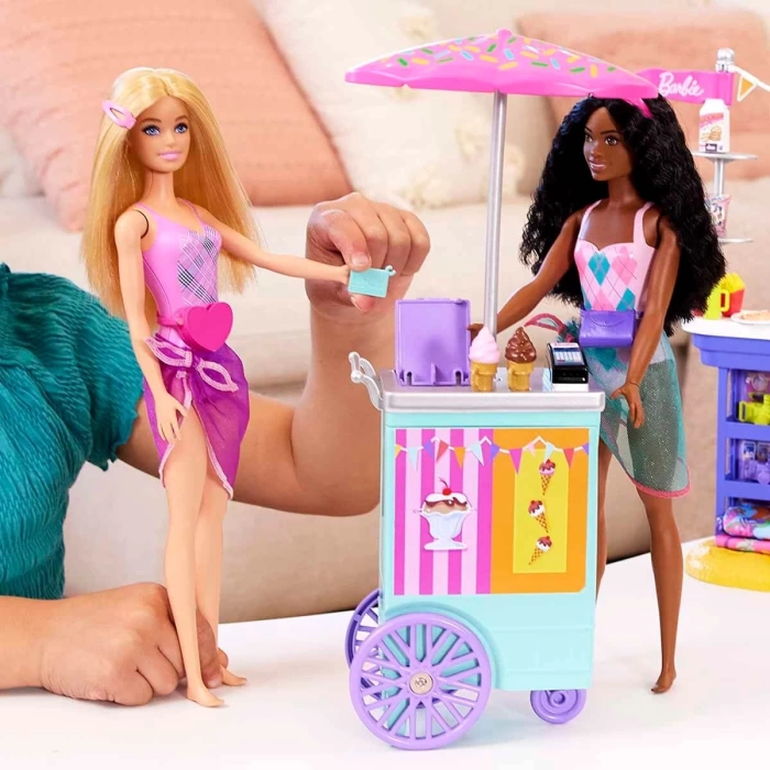 Barbie Brooklyn ve Malibu Bebekleri Oyun Seti HNK99