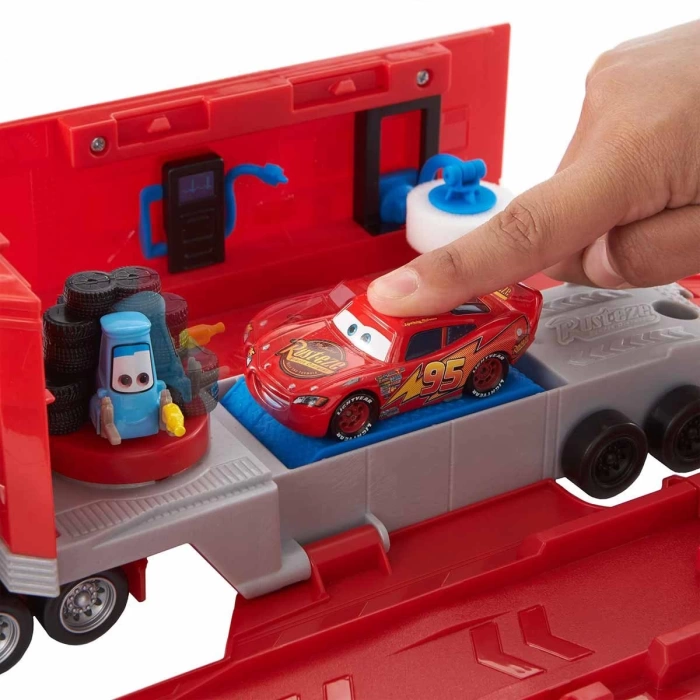 Disney Pixar Cars Dönüştürülebilir Mack Oyun Seti HDC75