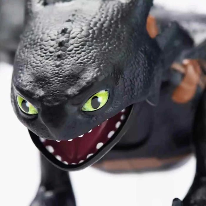 Ejderhanı Nasıl Eğitirsin Sesli ve Işıklı Aksiyon Figürü 38 cm