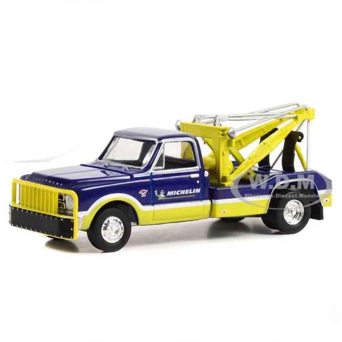 Greenlight 1:64 1967 Chevrolet C-30 Dually Wrecker Michelin