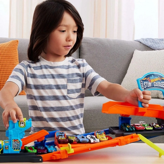 Hot Wheels City Akrobasi Garajı