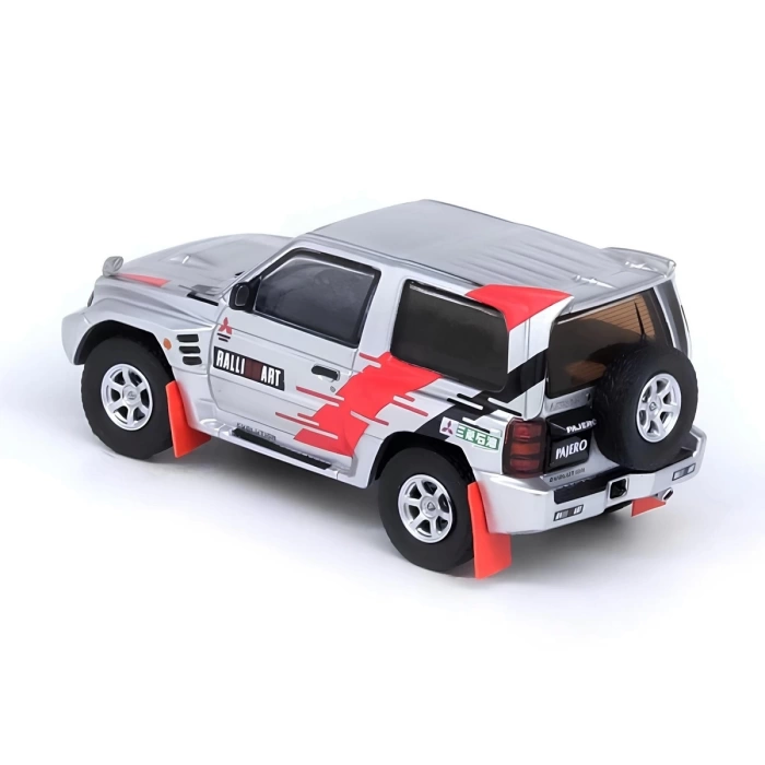 Inno 1/64 Mitsubishi Pajero Evolution Silver