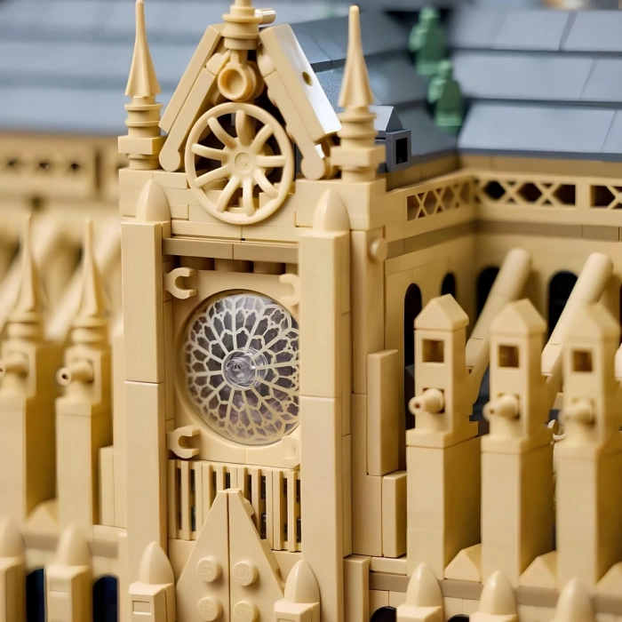 LEGO Architecture Mimari Simgeler Koleksiyonu: Notre Dame Katedrali 21061