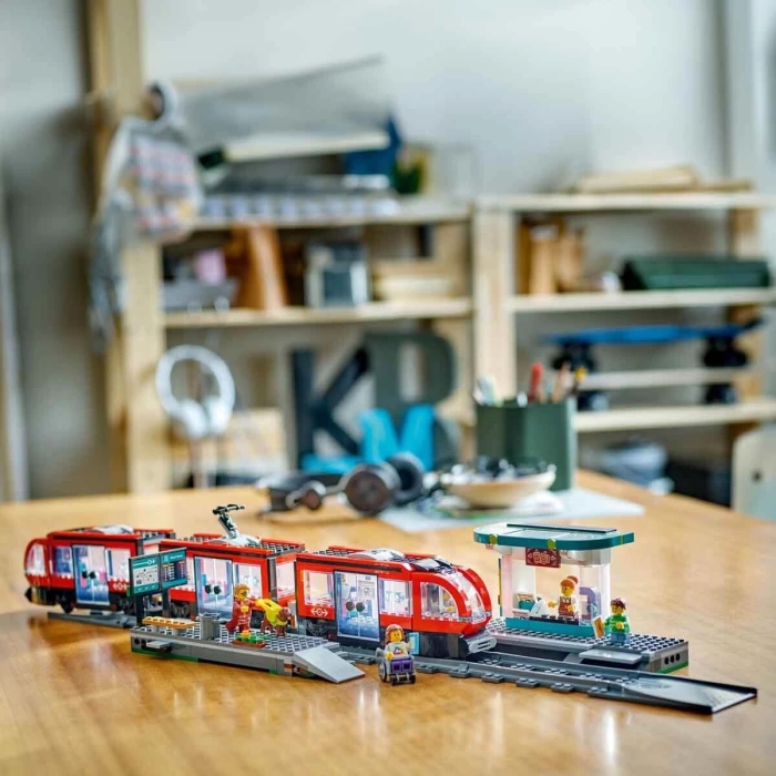 LEGO City Şehir Merkezi Tramvay İstasyonu 60423