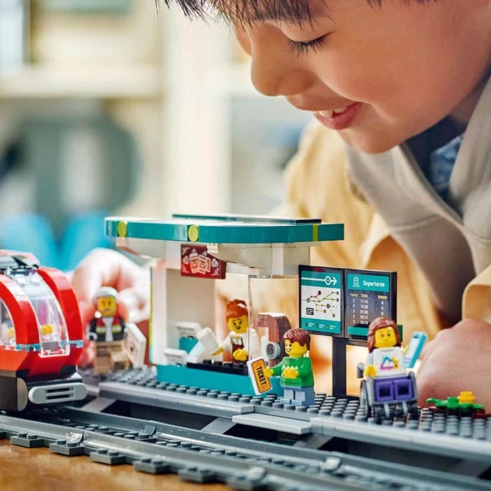 LEGO City Şehir Merkezi Tramvay İstasyonu 60423
