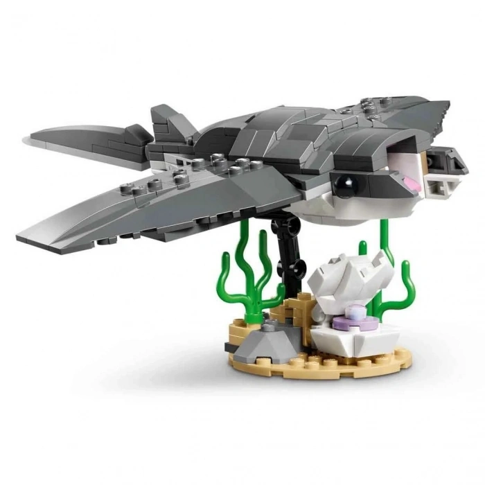 LEGO Creator Acımasız Köpek Balığı ile Hazine Sandığı 31381