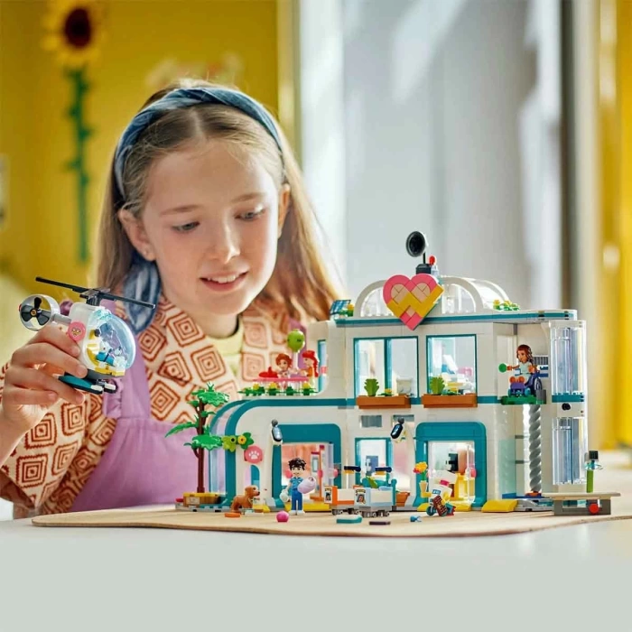 LEGO Friends Heartlake City Hastanesi 42621