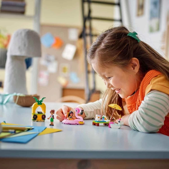 LEGO Friends Tek Boynuzlu At ve Flamingo Havuz Partisi 42658
