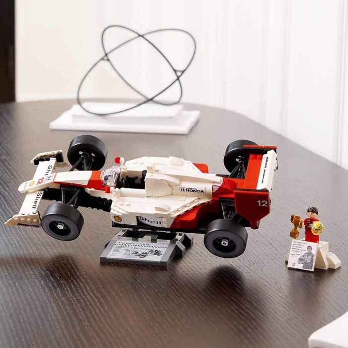 LEGO Icons McLaren MP4/4 ve Ayrton Senna 10330