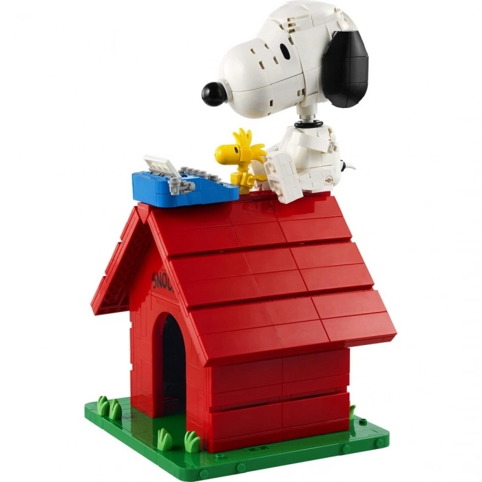LEGO Ideas Peanuts: Snoopy’nin Köpek Kulübesi 21368