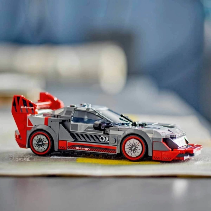 LEGO Speed Champions Audi S1 e-tron quattro Yarış Arabası 76921