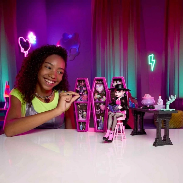 Monster High Draculauranın Gizli İksirler Odası Oyun Seti